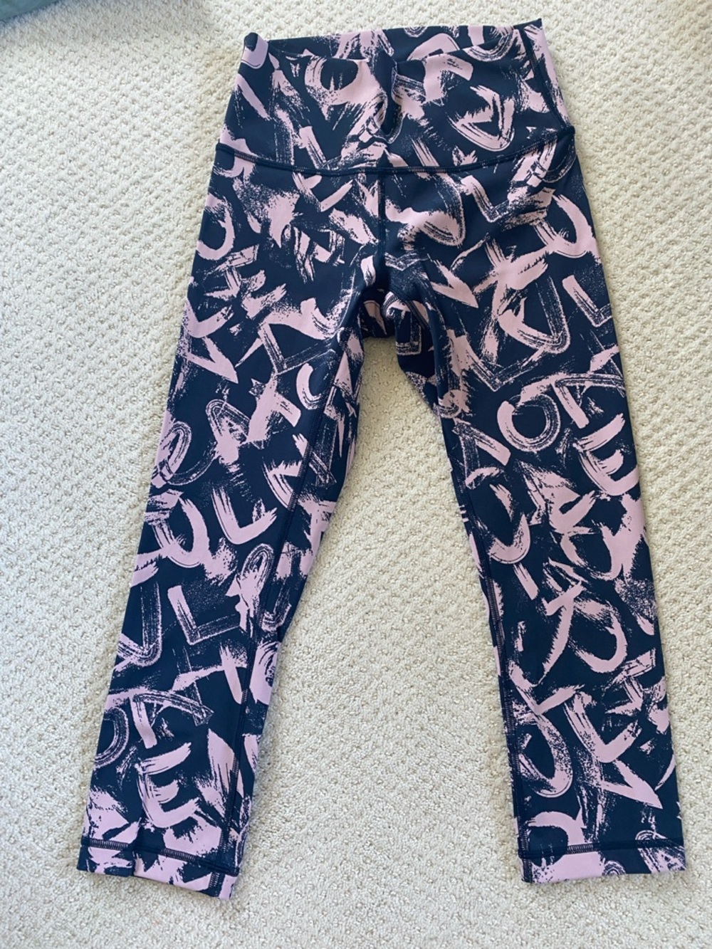 Lululemon cropped Pink and Navy Graphic spell out Leggings, size 6